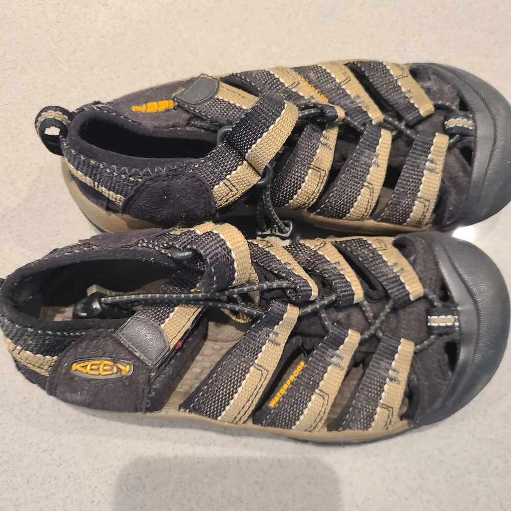 Keen Black and Green Water Shoes